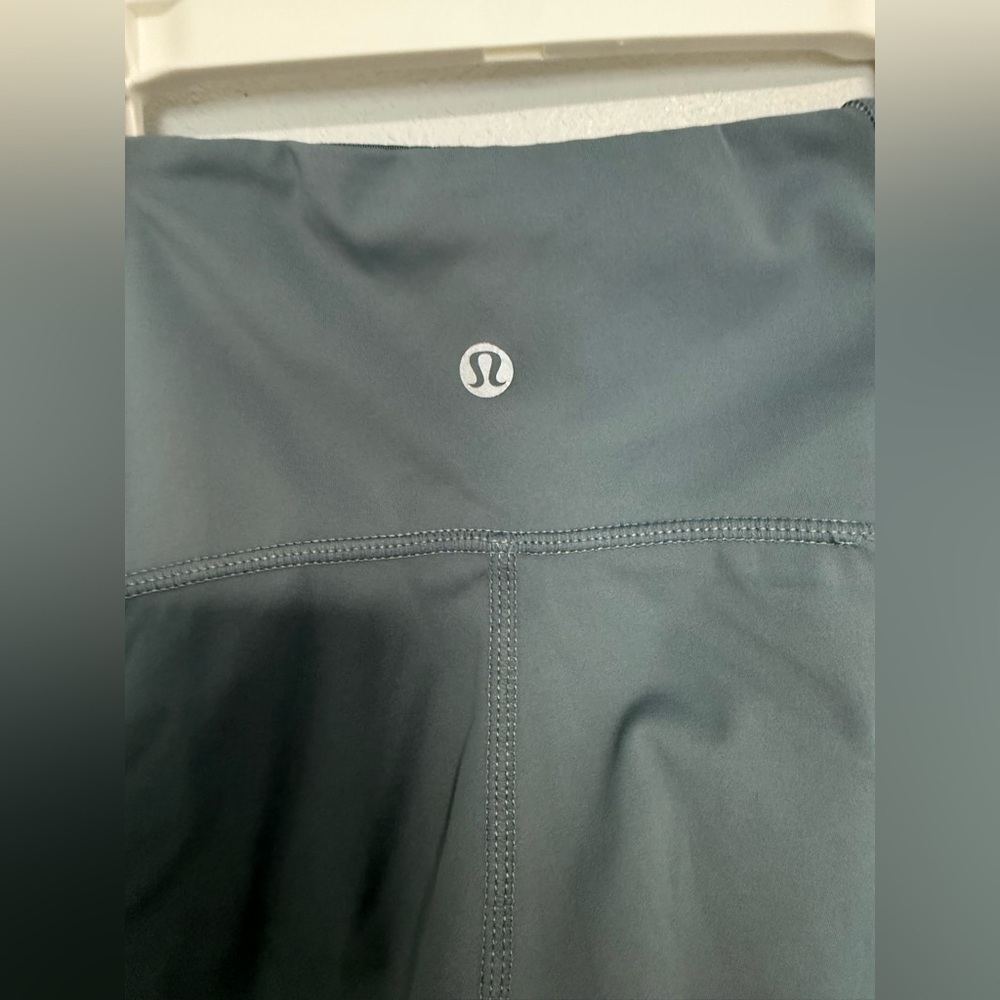 Lululemon Wunder Train Contour Fit High-Rise Short sz 4 - Picture 3 of 4